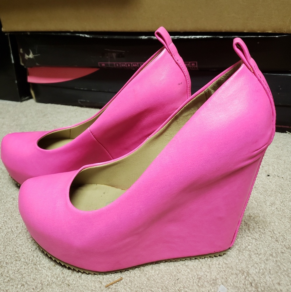 Elle Wedges (Like New/Mint Cond)